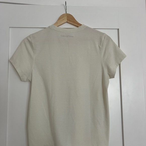 Outdoor Voices thinkfast mesh short sleeve tee in pistachio - Picture 9 of 9